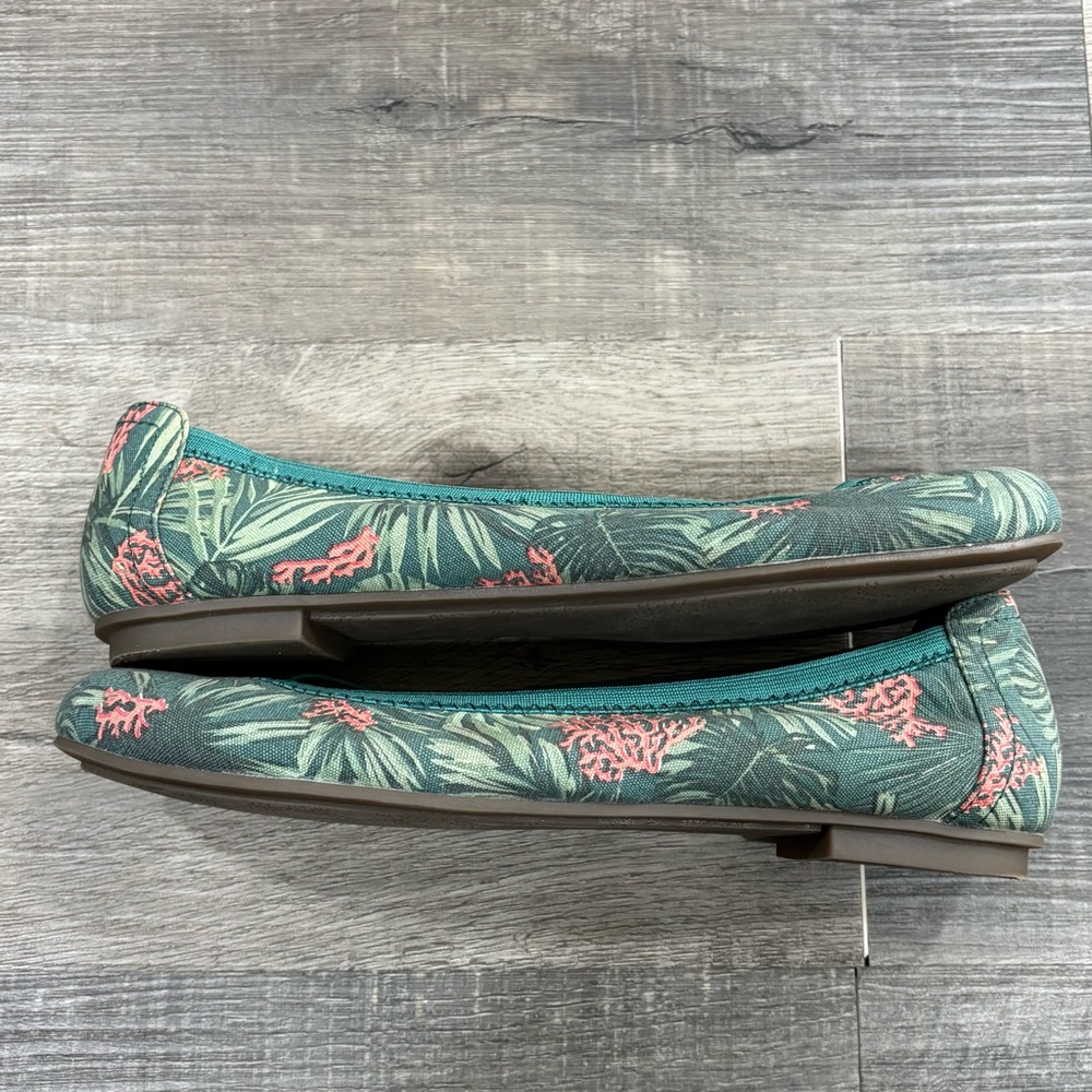 Rare Vionic Display Carrol Flats “Tropical Print”, size 7, GUC - Picture 3 of 11